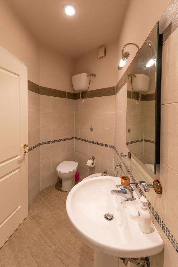Vercelli Guest House Near San Giovanni Рим Екстер'єр фото