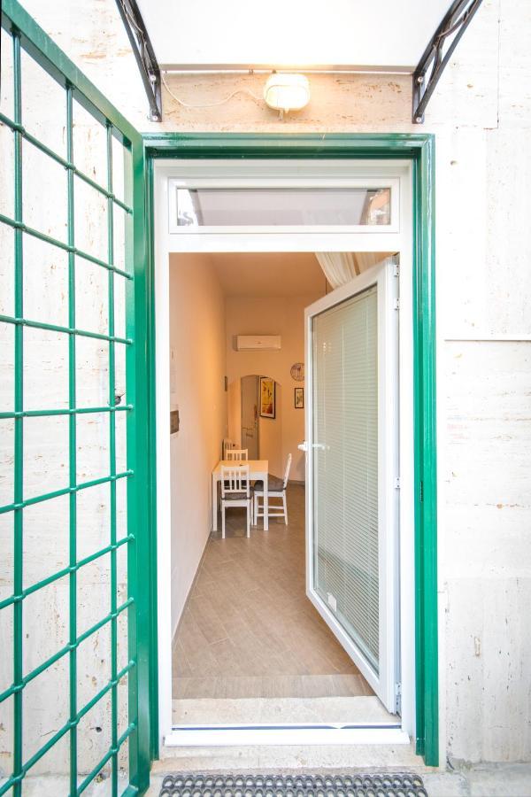 Vercelli Guest House Near San Giovanni Рим Екстер'єр фото
