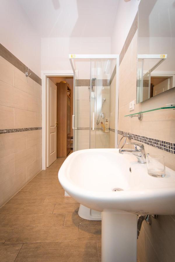 Vercelli Guest House Near San Giovanni Рим Екстер'єр фото